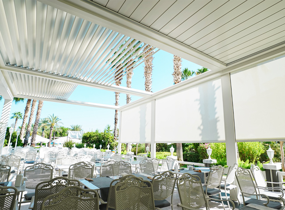 Retractable Louvered Roof 